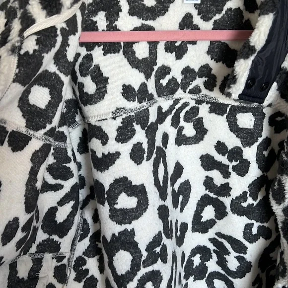 Old navy active leopard sherpa jacket - Picture 4 of 4